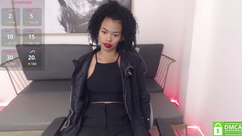 Snapshot of shenna_brunette_ chatting on 01.24.25 Shenna online show from 01.24.25