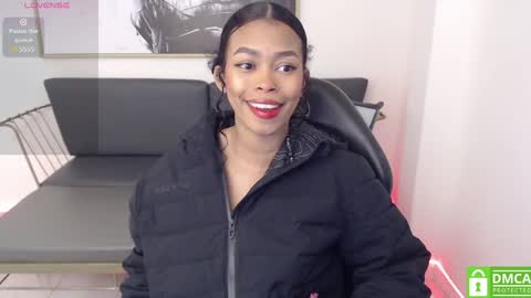 Snapshot of shenna_brunette_ chatting on 02.02.25 Shenna online show from 02.02.25