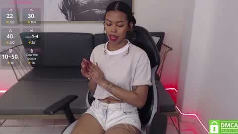 Snapshot of shenna_brunette_ chatting on 02.03.25 Shenna online show from 02.03.25