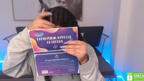 Snapshot of shenna_brunette_ chatting on 02.05.25 Shenna online show from 02.05.25