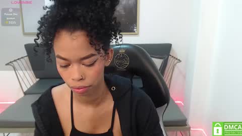 Snapshot of shenna_brunette_ chatting on 02.15.25 Shenna online show from 02.15.25