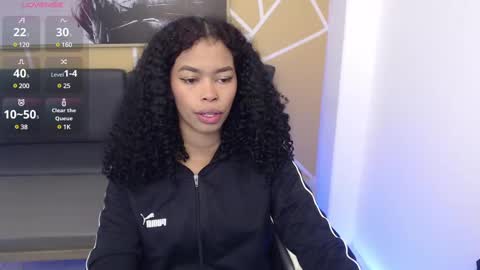 Snapshot of shenna_brunette_ chatting on 03.05.25 Shenna online show from 03.05.25