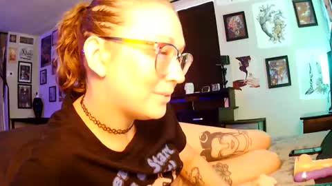 Snapshot of sheridenault chatting on 10.05.25 Harley Townsend online show from 10.05.25