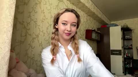 Mia online show from 03.20.26