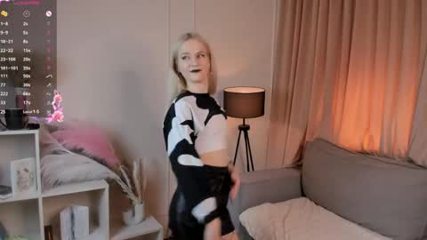 Snapshot of sherylllammey chatting on 04.25.26 Sara online show from 04.25.26