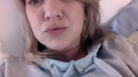 Snapshot of sheseemsinnocent chatting on 01.02.25 sheseemsinnocent online show from 01.02.25