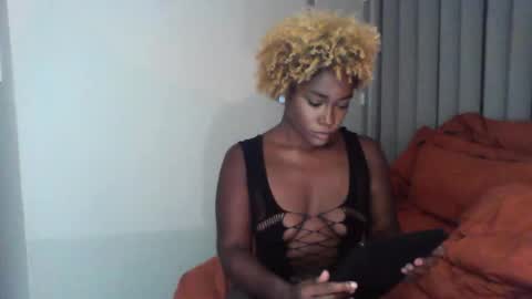 Snapshot of shexxxclusive chatting on 10.14.25 shexxxclusive online show from 10.14.25