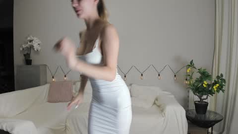 Snapshot of shine_chanel chatting on 12.10.24 Chanel online show from 12.10.24