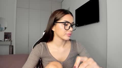 Snapshot of shineel chatting on 02.16.26 Shineel online show from 02.16.26