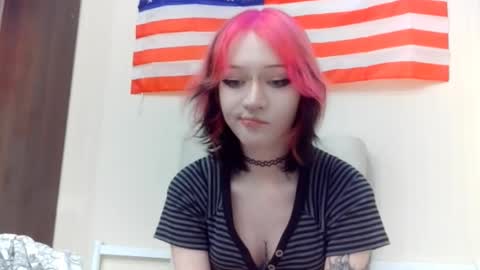 Snapshot of shirleyboulet chatting on 02.20.26 Luna online show from 02.20.26