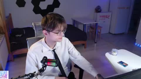 Snapshot of shiromy_ chatting on 11.22.25 shiromy_ online show from 11.22.25