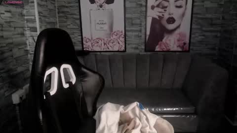 Snapshot of shizuko_b chatting on 09.30.25 shizuko_b online show from 09.30.25