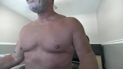 Snapshot of shooter0069 chatting on 05.05.26 Getting mine online show from 05.05.26