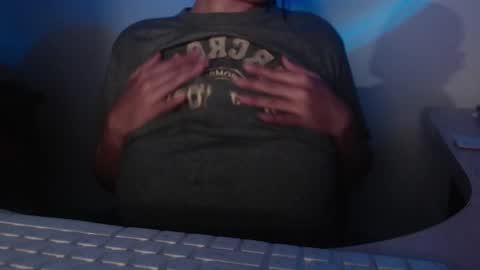 Snapshot of shopie_hank chatting on 12.19.24 Shopie Hank online show from 12.19.24