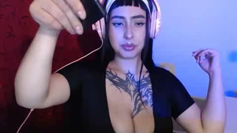 Snapshot of shopie_hank chatting on 12.15.25 Shopie Hank online show from 12.15.25