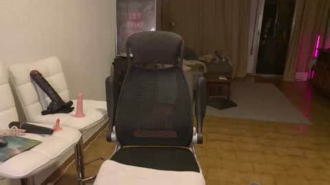 Snapshot of showmebbw chatting on 11.09.25 Mimi online show from 11.09.25