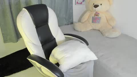 Nahomy online show from 03.12.25