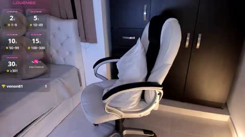 Nahomy online show from 09.27.25