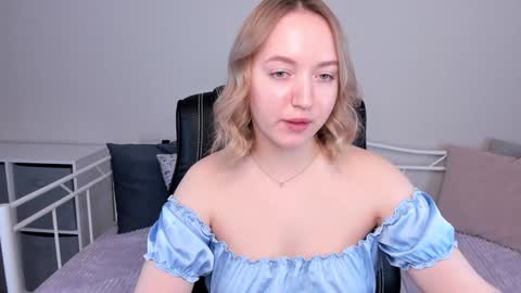 Snapshot of shy_annacutie chatting on 02.01.25 Anna online show from 02.01.25