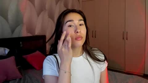 Mika online show from 12.22.25