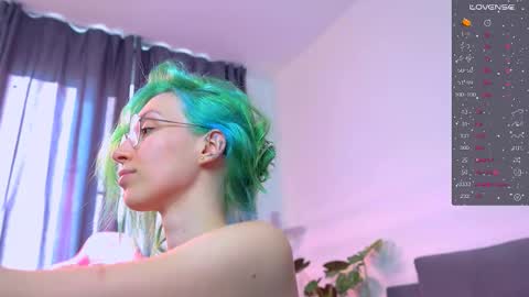 Snapshot of shy_or_horny chatting on 09.30.25  HI i am Marcy online show from 09.30.25