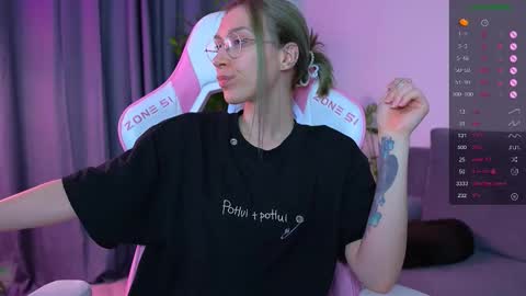 Snapshot of shy_or_horny chatting on 10.17.25  HI i am Marcy online show from 10.17.25