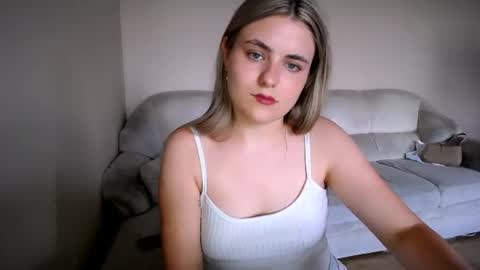 Snapshot of shy_sabrina_ chatting on 06.19.26 shy_sabrina_ online show from 06.19.26