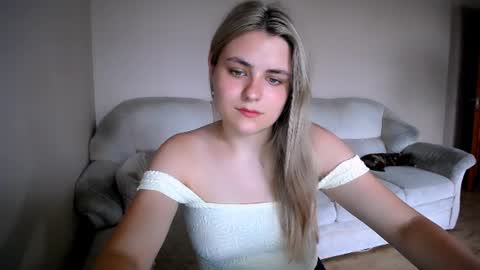 Snapshot of shy_sabrina_ chatting on 06.23.26 shy_sabrina_ online show from 06.23.26