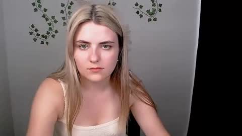 Snapshot of shy_sabrina_ chatting on 06.29.26 shy_sabrina_ online show from 06.29.26
