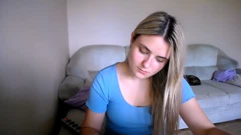 Snapshot of shy_sabrina_ chatting on 07.30.26 shy_sabrina_ online show from 07.30.26
