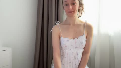 shy_schoolgirl_ online show from 02.14.26