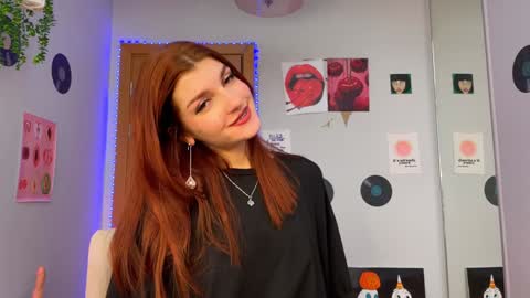 Snapshot of shybella_girl chatting on 12.12.24 Bella online show from 12.12.24