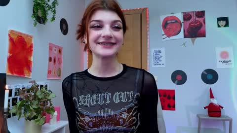 Snapshot of shybella_girl chatting on 12.27.24 Bella online show from 12.27.24