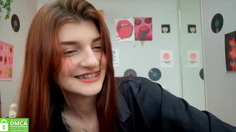 Snapshot of shybella_girl chatting on 01.28.25 Bella online show from 01.28.25