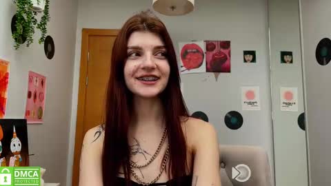 Snapshot of shybella_girl chatting on 02.28.25 Bella online show from 02.28.25