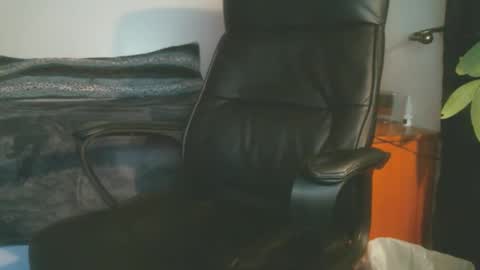 shyboyhugecum2020 online show from 12.17.25