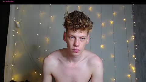 Snapshot of shyredstar chatting on 01.11.25 Tom and Betty online show from 01.11.25