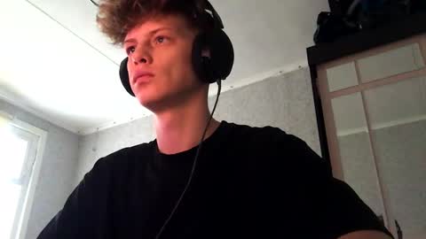 Snapshot of shyredstar chatting on 02.06.25 Tom and Betty online show from 02.06.25