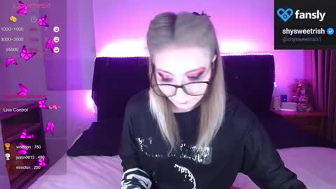 Snapshot of shysweetrish chatting on 11.09.25 shysweetrish online show from 11.09.25