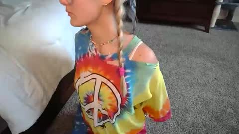 Snapshot of shyy_petitebaby chatting on 11.03.25 shypetitebaby online show from 11.03.25