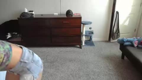 Snapshot of shyy_petitebaby chatting on 11.24.25 shypetitebaby online show from 11.24.25