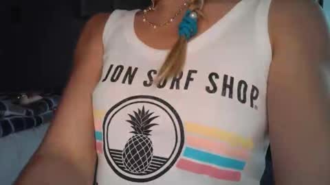 Snapshot of shyy_petitebaby chatting on 11.30.25 shypetitebaby online show from 11.30.25