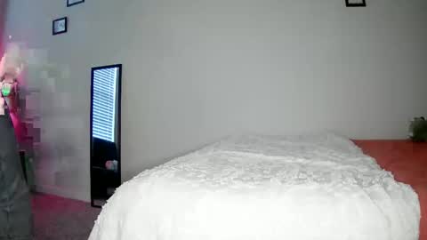 Snapshot of shyy_petitebaby chatting on 04.27.26 shypetitebaby online show from 04.27.26