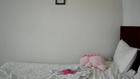 Snapshot of shyy_petitebaby chatting on 06.16.26 shypetitebaby online show from 06.16.26