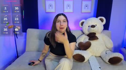 Snapshot of sia_wattson chatting on 11.10.25 Sia online show from 11.10.25