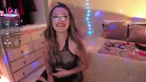 Snapshot of siamilff chatting on 10.28.25 SIa online show from 10.28.25