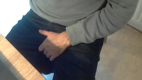 Snapshot of sibblii0 chatting on 10.13.25 Seba online show from 10.13.25