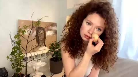 Snapshot of sibylevans chatting on 06.19.26 Kelly online show from 06.19.26