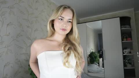 Elizabeth online show from 10.31.25