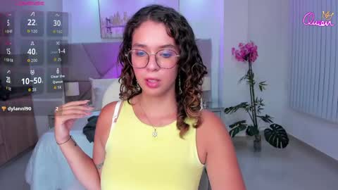 Snapshot of sienna_luxor chatting on 05.04.26 siiena online show from 05.04.26